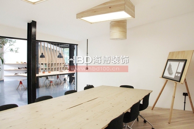 工業(yè)風(fēng)辦公室設(shè)計,辦公室設(shè)計風(fēng)格,服飾公司辦公室設(shè)計,海博裝飾.jpg