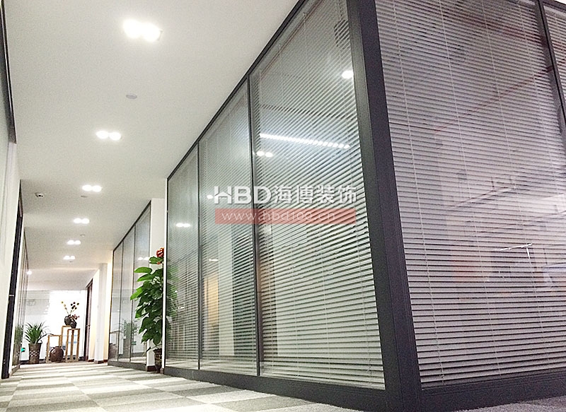 現(xiàn)代簡(jiǎn)約風(fēng)格辦公室裝修設(shè)計(jì).jpg
